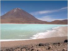 Laguna Verde y volcán Licancabur