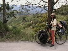 Mama y niño en bicla